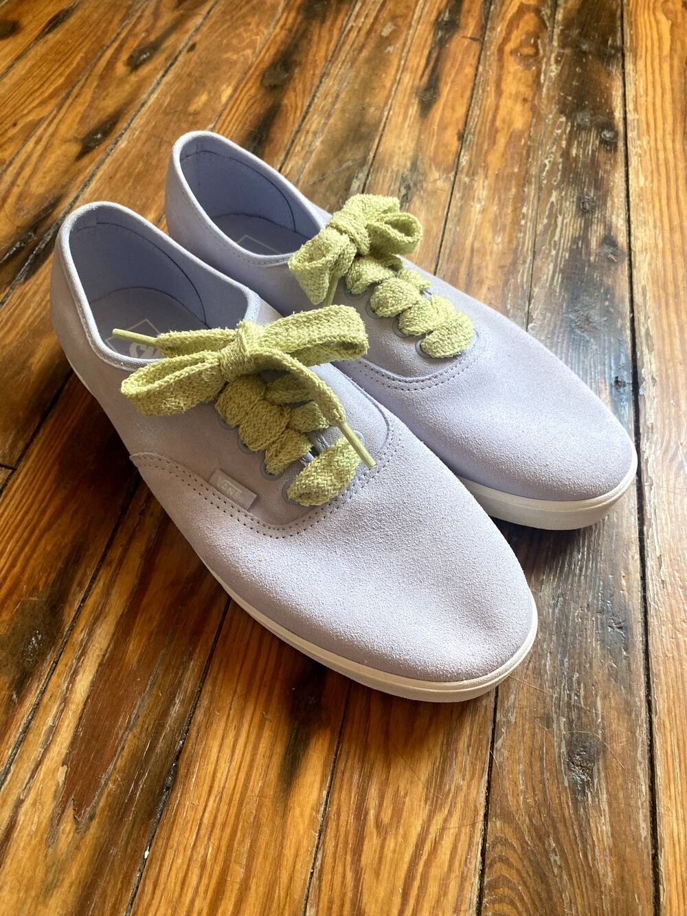 Vans Lowpro Sneakers in Lavender Purple Suede with Lime Green Fat Laces sz 11